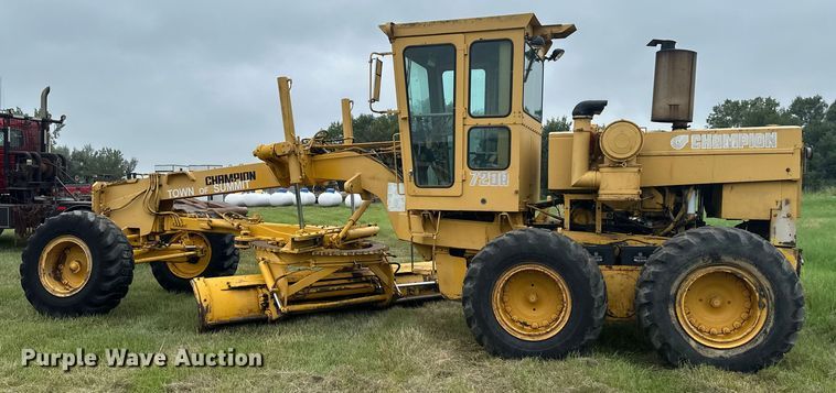 image for item EB2832 1987 Champion 720A motor grader