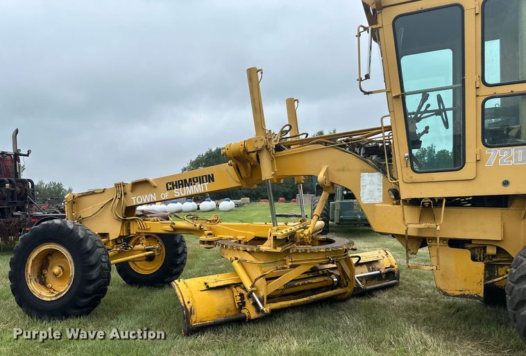 image for item EB2832 1987 Champion 720A motor grader