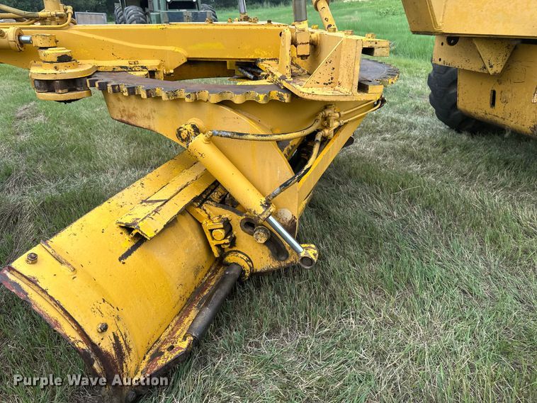 image for item EB2832 1987 Champion 720A motor grader