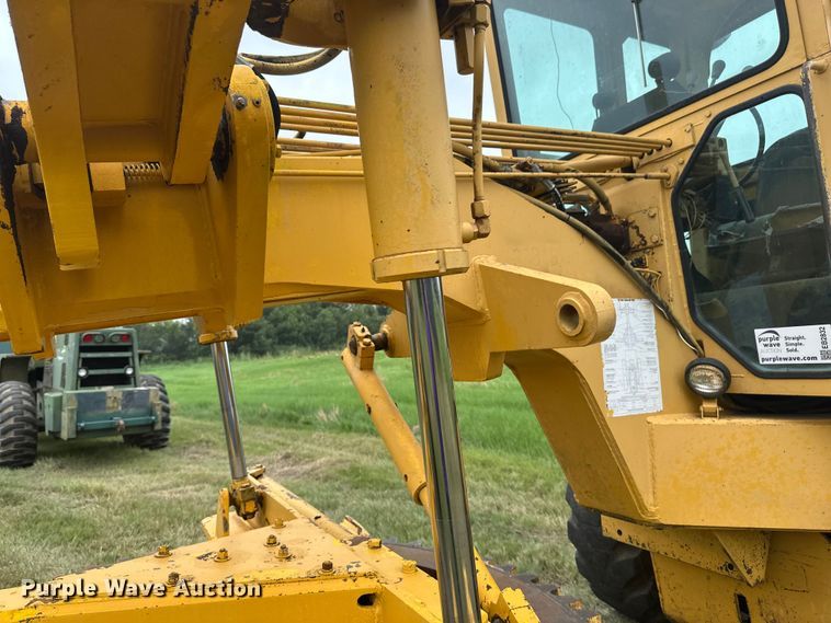 image for item EB2832 1987 Champion 720A motor grader