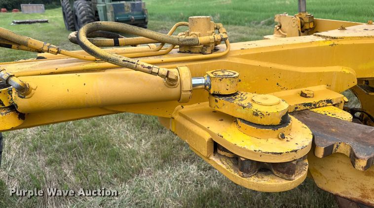 image for item EB2832 1987 Champion 720A motor grader