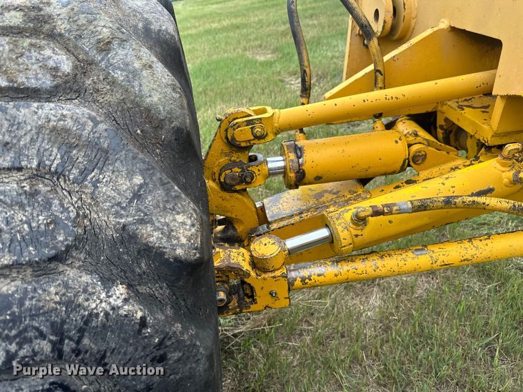 image for item EB2832 1987 Champion 720A motor grader