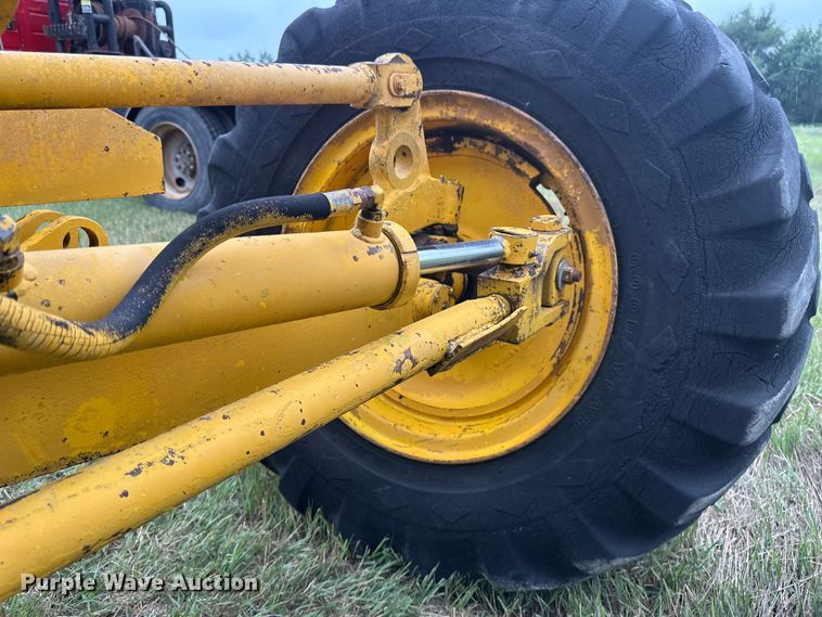 image for item EB2832 1987 Champion 720A motor grader