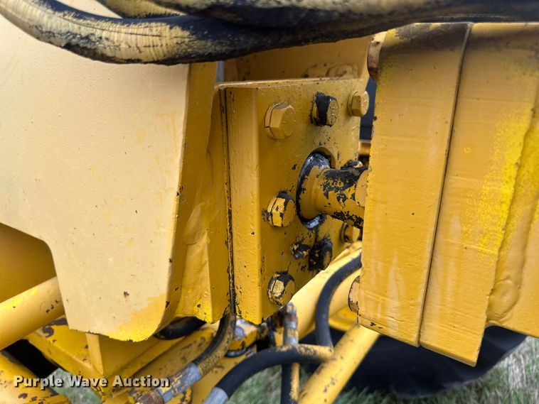 image for item EB2832 1987 Champion 720A motor grader