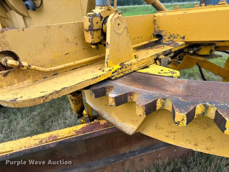 image for item EB2832 1987 Champion 720A motor grader