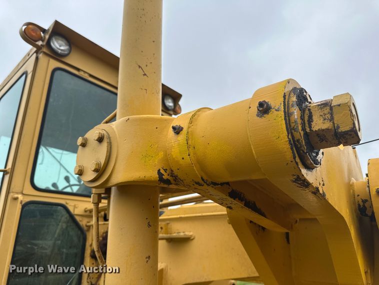 image for item EB2832 1987 Champion 720A motor grader