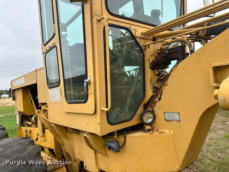 image for item EB2832 1987 Champion 720A motor grader