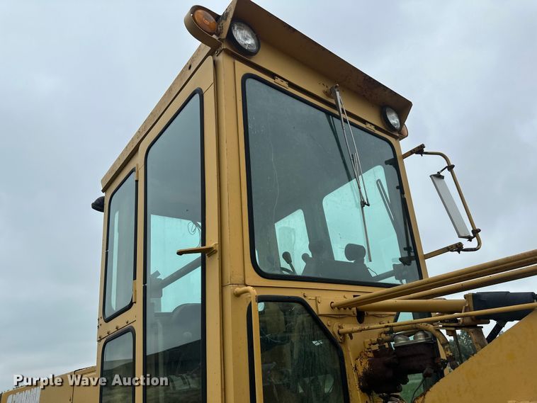 image for item EB2832 1987 Champion 720A motor grader