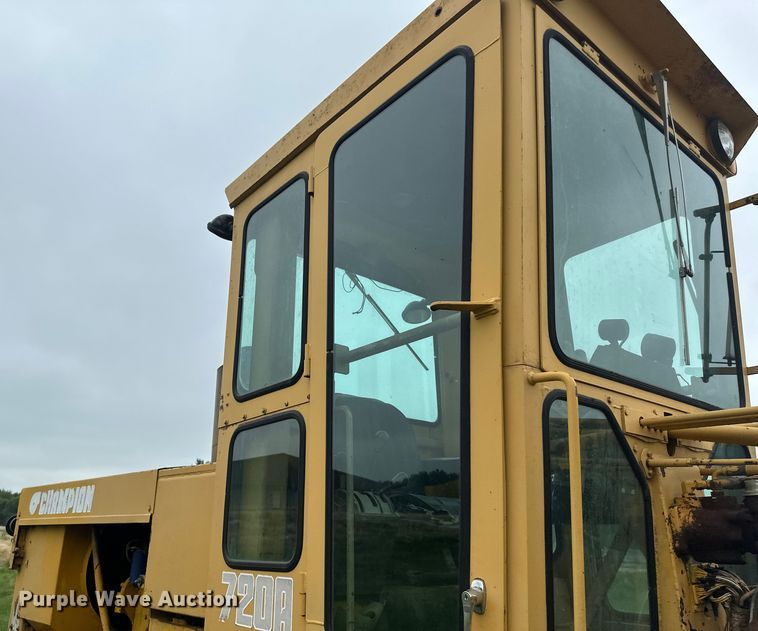 image for item EB2832 1987 Champion 720A motor grader