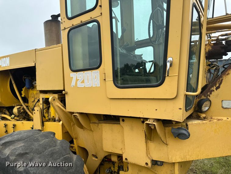 image for item EB2832 1987 Champion 720A motor grader