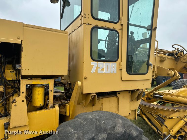 image for item EB2832 1987 Champion 720A motor grader