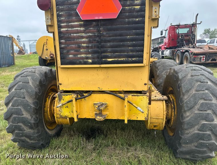 image for item EB2832 1987 Champion 720A motor grader