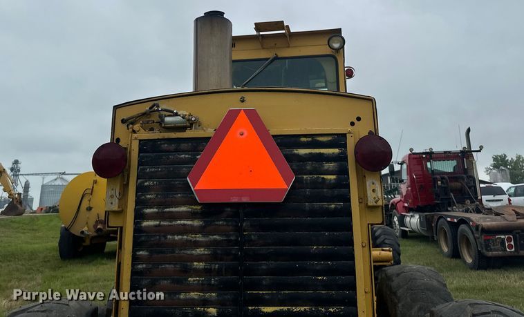 image for item EB2832 1987 Champion 720A motor grader