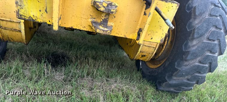 image for item EB2832 1987 Champion 720A motor grader