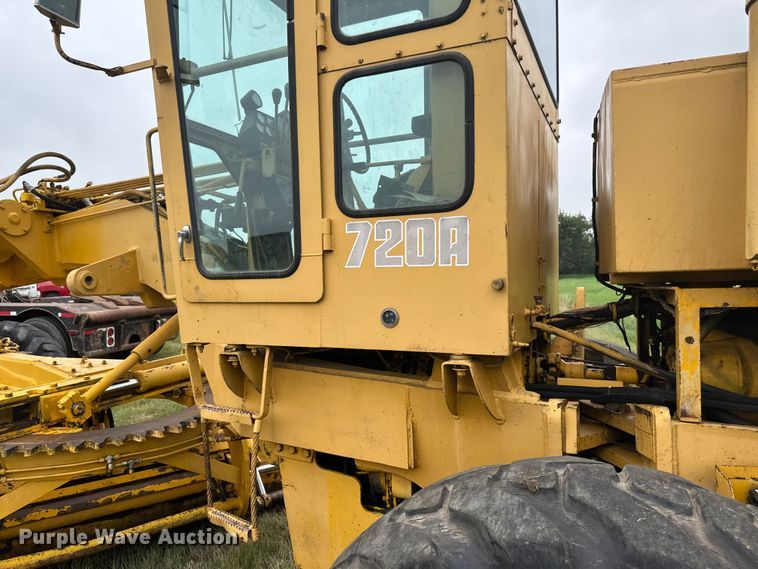 image for item EB2832 1987 Champion 720A motor grader