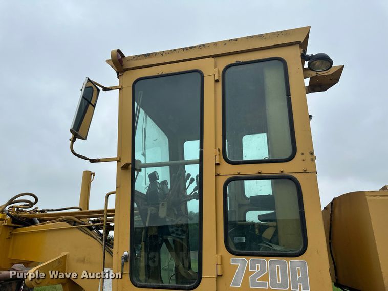 image for item EB2832 1987 Champion 720A motor grader