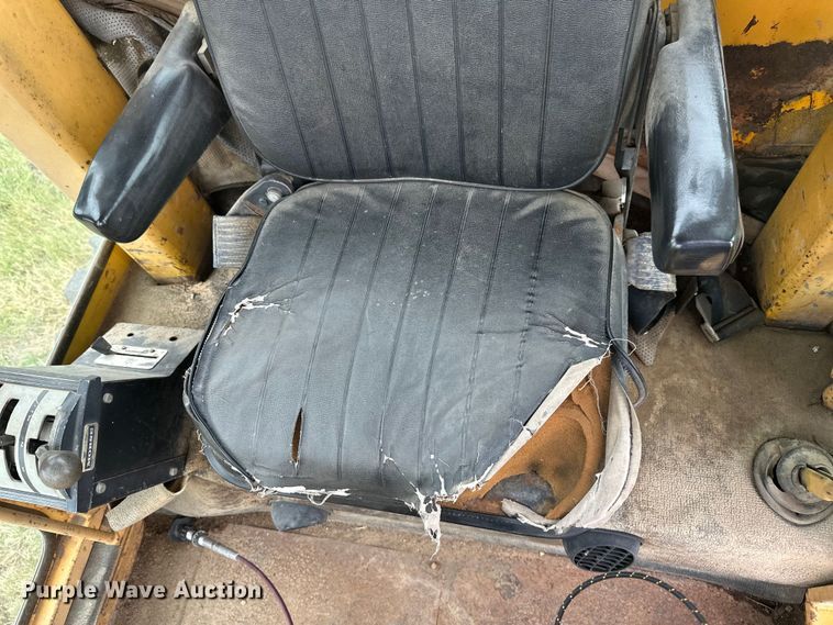 image for item EB2832 1987 Champion 720A motor grader