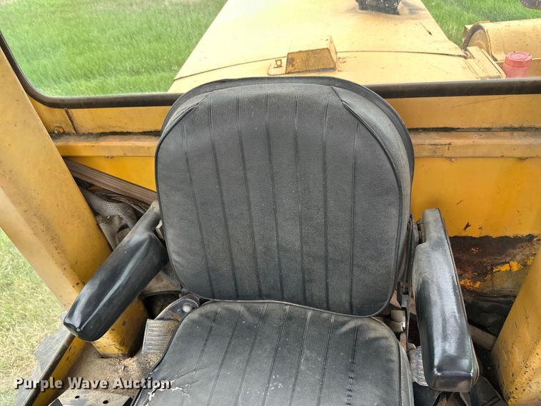 image for item EB2832 1987 Champion 720A motor grader