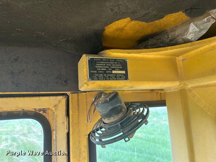 image for item EB2832 1987 Champion 720A motor grader