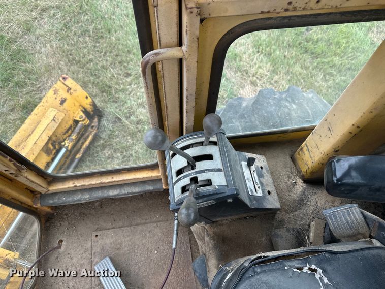 image for item EB2832 1987 Champion 720A motor grader