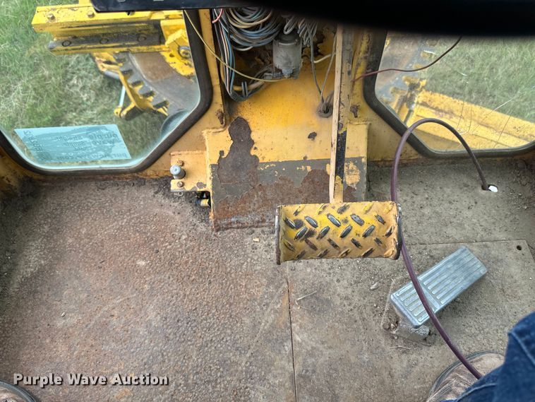 image for item EB2832 1987 Champion 720A motor grader