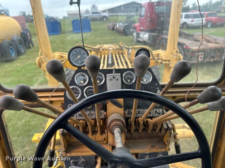 image for item EB2832 1987 Champion 720A motor grader
