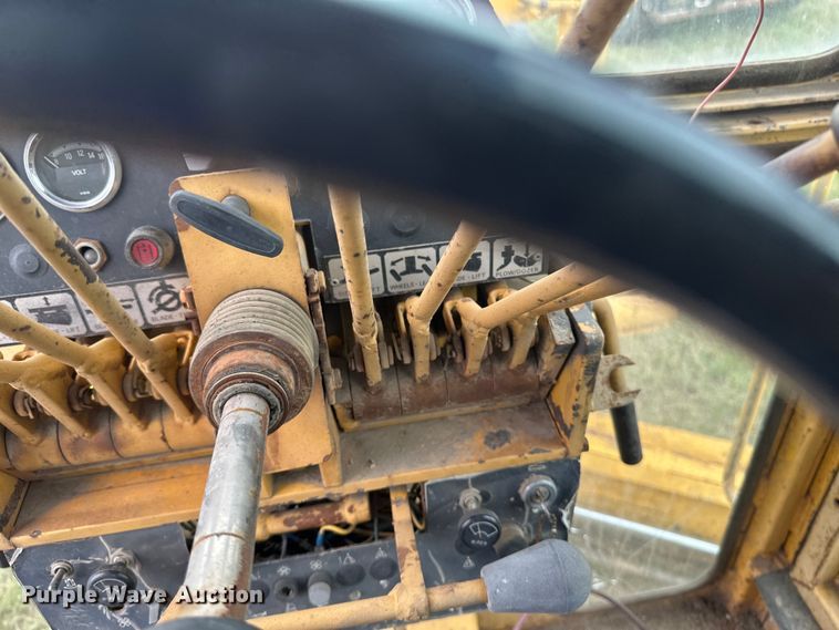 image for item EB2832 1987 Champion 720A motor grader