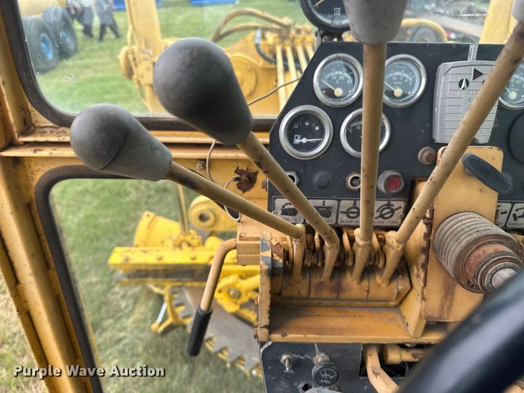 image for item EB2832 1987 Champion 720A motor grader