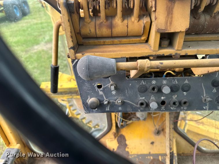 image for item EB2832 1987 Champion 720A motor grader