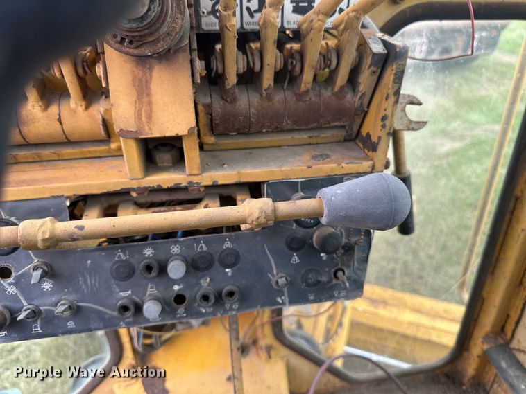 image for item EB2832 1987 Champion 720A motor grader