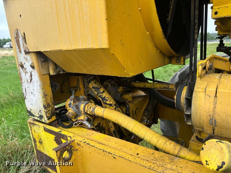 image for item EB2832 1987 Champion 720A motor grader