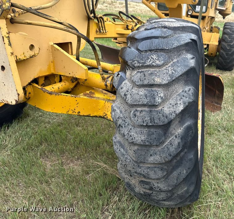 image for item EB2832 1987 Champion 720A motor grader