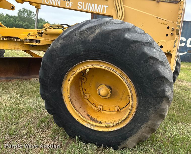 image for item EB2832 1987 Champion 720A motor grader