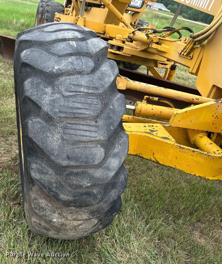 image for item EB2832 1987 Champion 720A motor grader