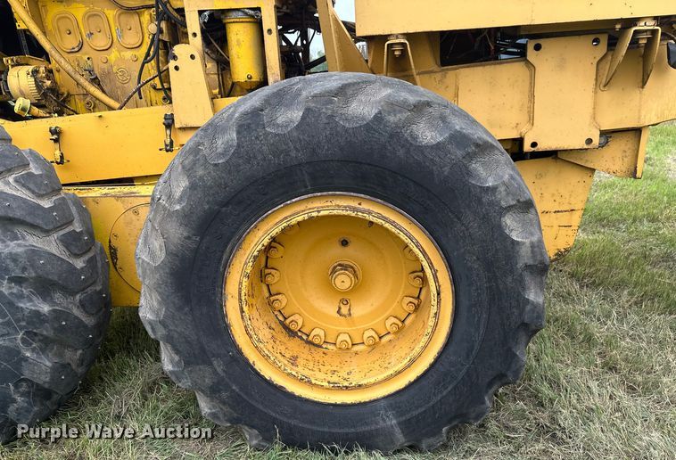 image for item EB2832 1987 Champion 720A motor grader