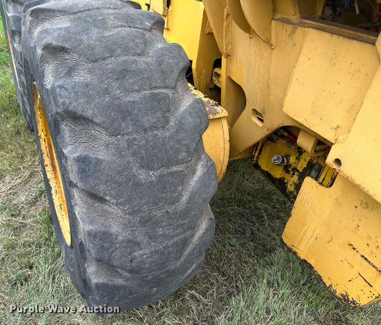 image for item EB2832 1987 Champion 720A motor grader