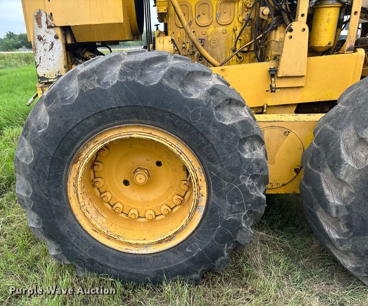 image for item EB2832 1987 Champion 720A motor grader