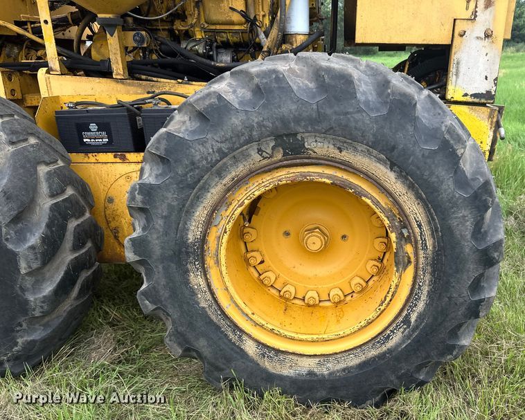 image for item EB2832 1987 Champion 720A motor grader