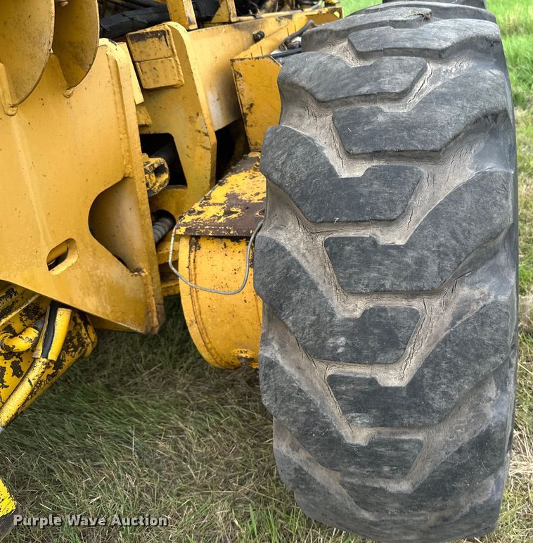 image for item EB2832 1987 Champion 720A motor grader