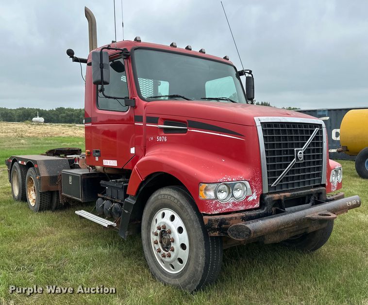 image for item EB2836 2007 Volvo VNL winch truck