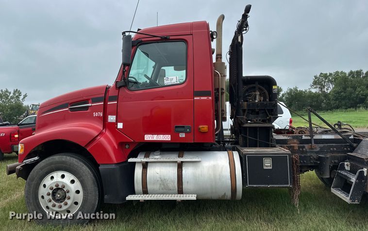 image for item EB2836 2007 Volvo VNL winch truck