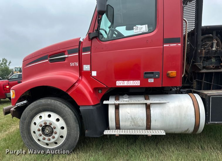image for item EB2836 2007 Volvo VNL winch truck