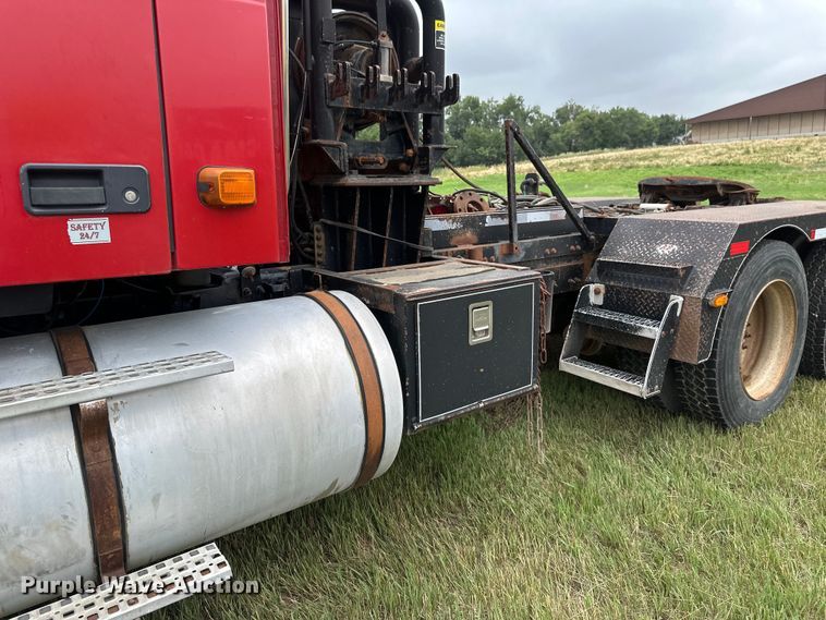 image for item EB2836 2007 Volvo VNL winch truck