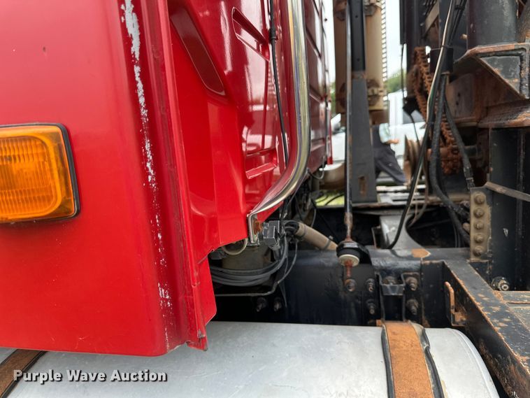 image for item EB2836 2007 Volvo VNL winch truck