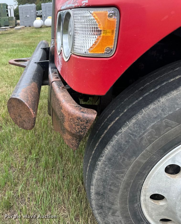 image for item EB2836 2007 Volvo VNL winch truck