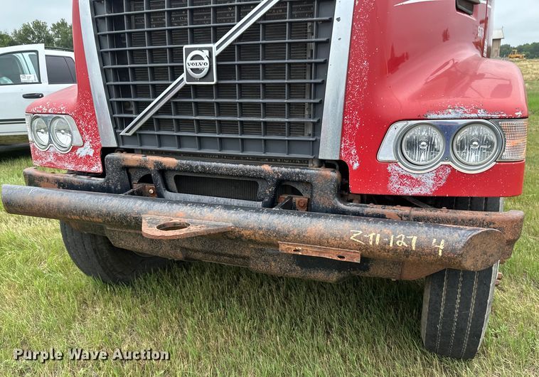 image for item EB2836 2007 Volvo VNL winch truck