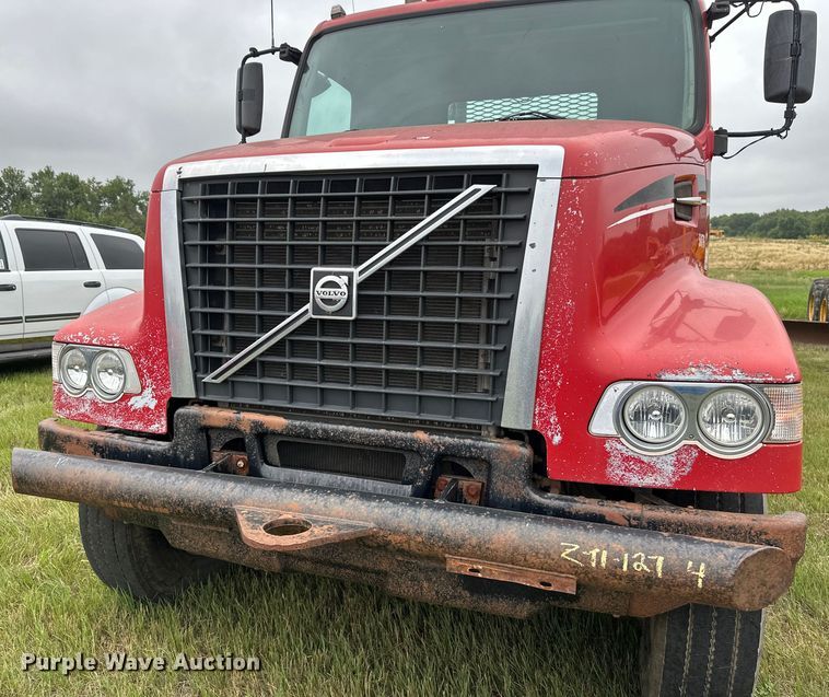 image for item EB2836 2007 Volvo VNL winch truck