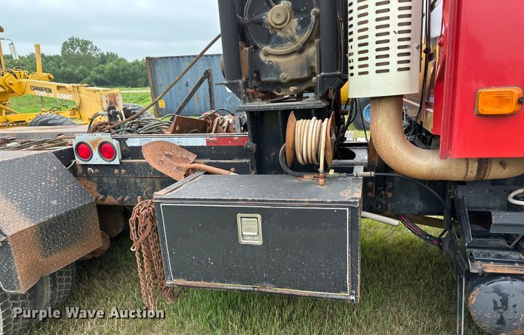 image for item EB2836 2007 Volvo VNL winch truck