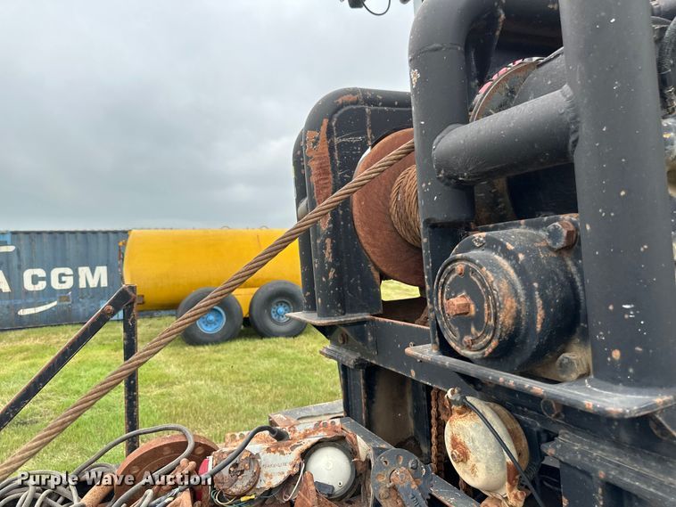 image for item EB2836 2007 Volvo VNL winch truck