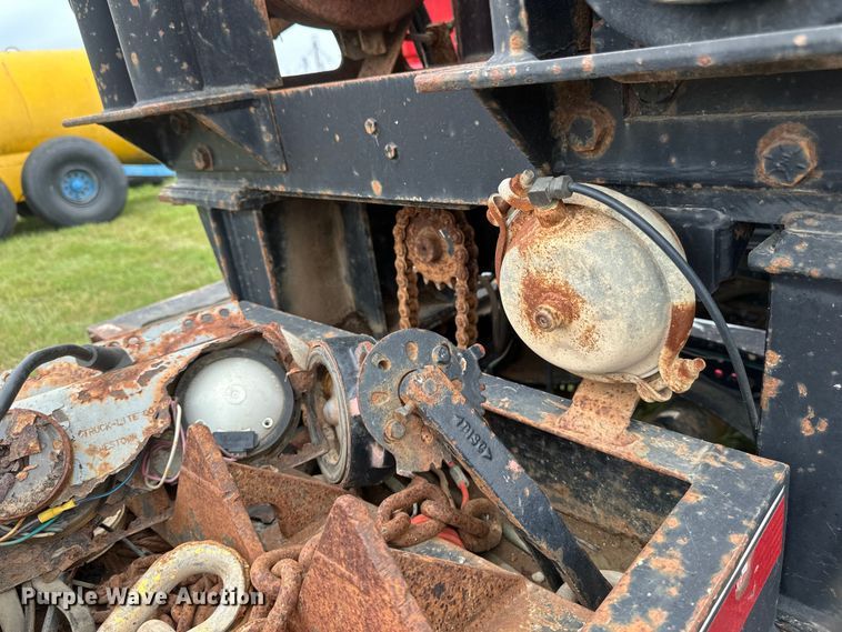 image for item EB2836 2007 Volvo VNL winch truck